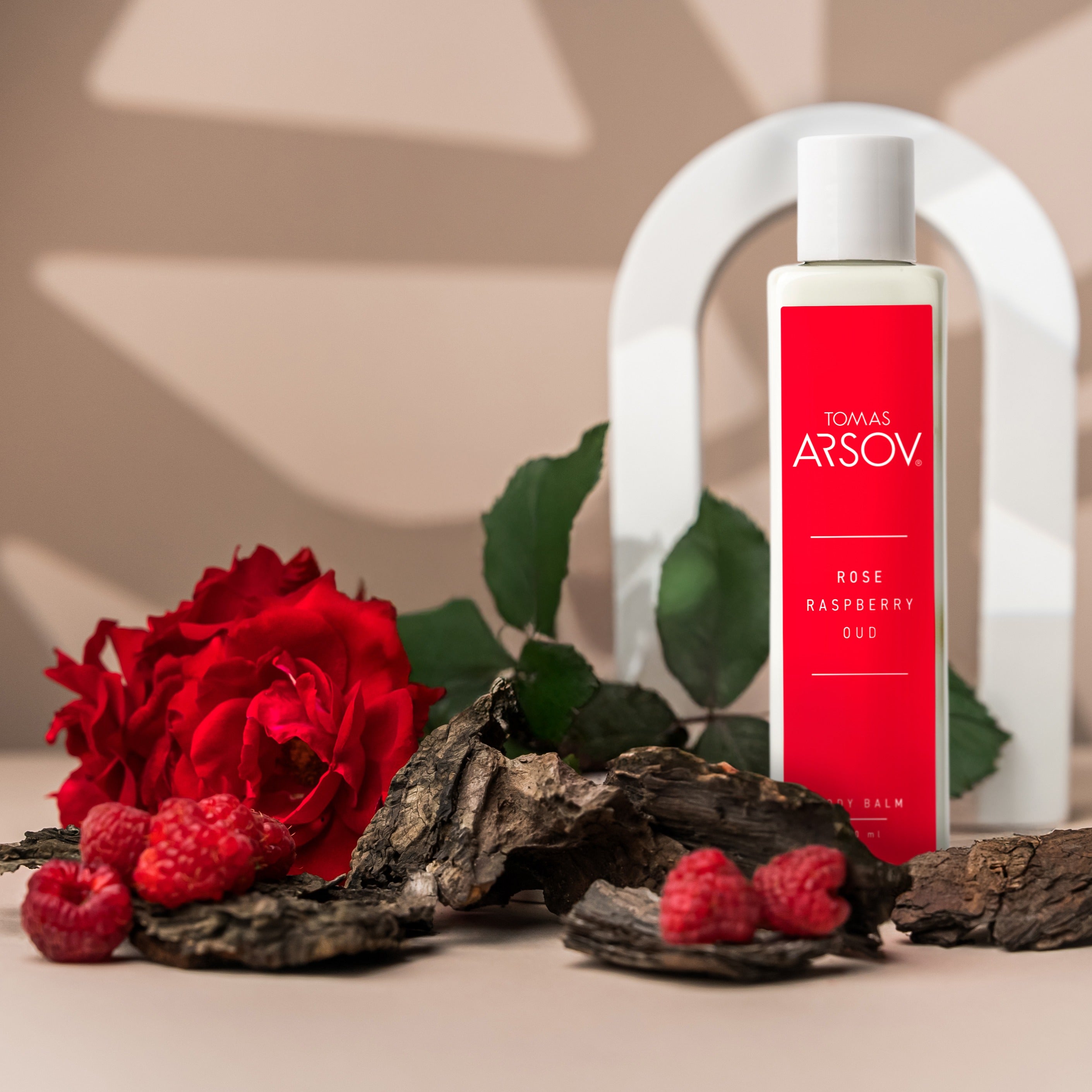 ROSE RASPBERRY OUD Лосионът за тяло
