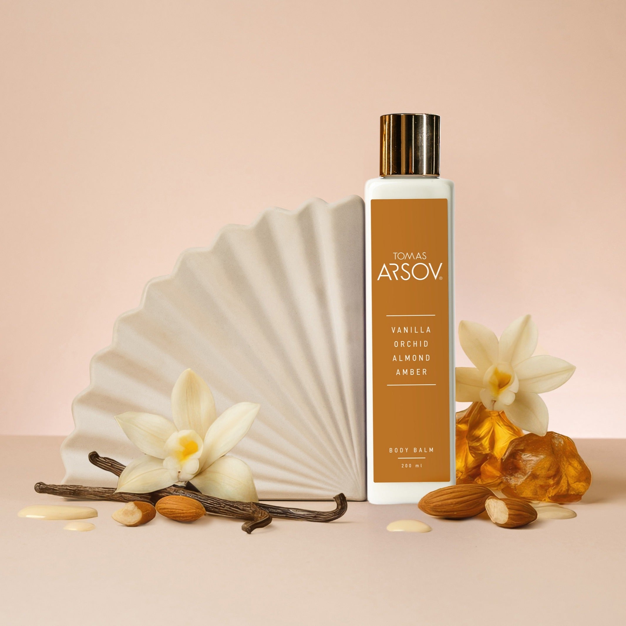 VANILLA ALMOND MILK AMBER Лосионът за тяло